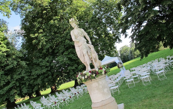 Outdoor ceremony in French chateau_603x380-Myr