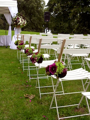 Outdoor ceremony_chair tips_ChateaudeVarennes_flowers_296x261